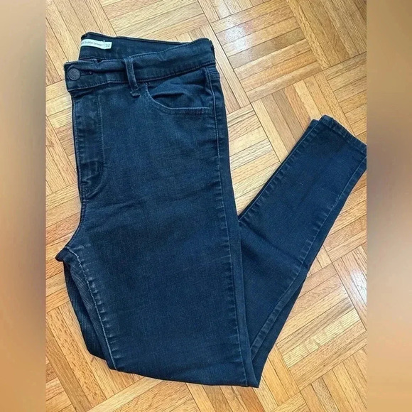 Levi’s Black Jeans - Picture 1 of 7